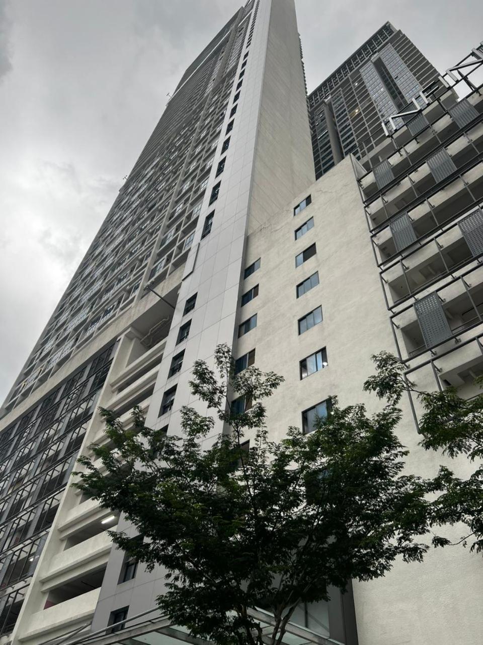The Colony Klcc View By Nzv Lägenhet Kuala Lumpur Rum bild